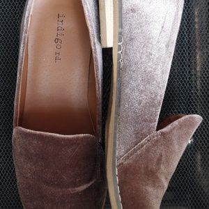 Indigo Rd. Blush Velvet Loafers